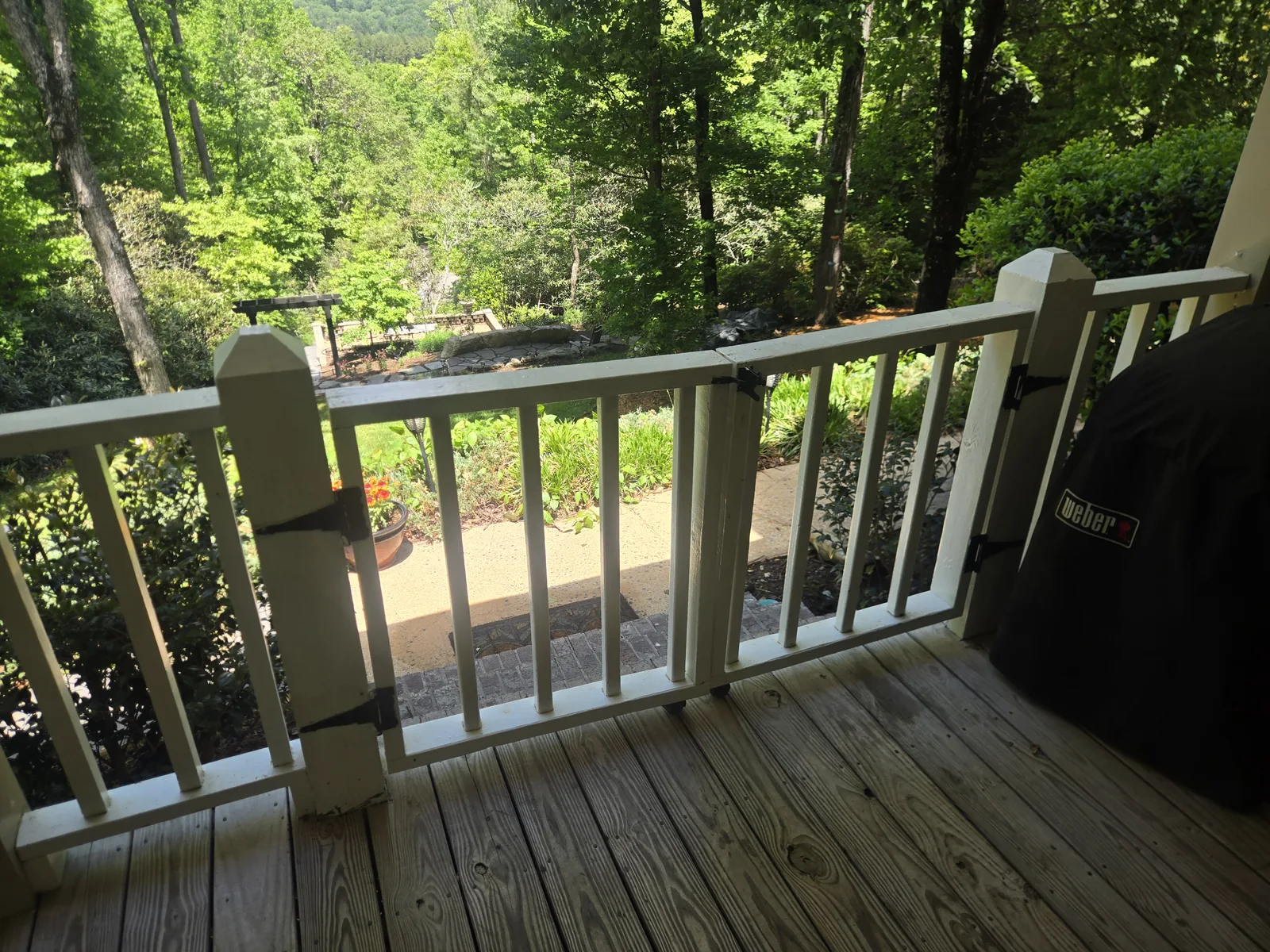 Exterior porch railing before cable rail installation